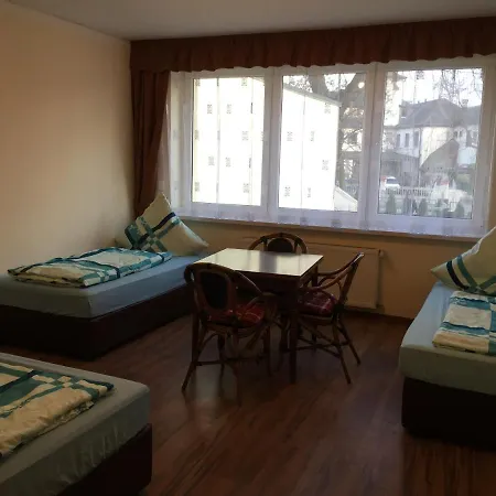 Hostel Zimmerfrei In *