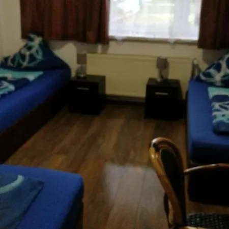 Hostel Zimmerfrei In *