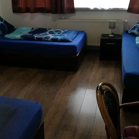 Hostel Zimmerfrei In *