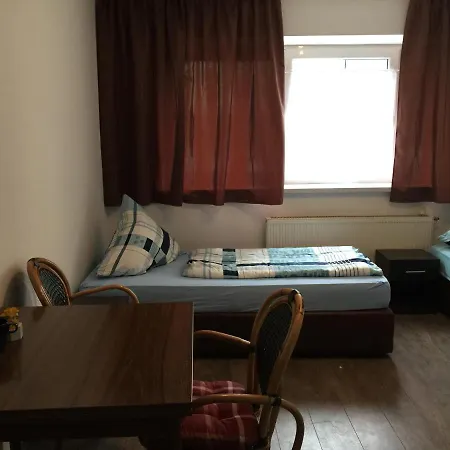 Hostel Zimmerfrei In *